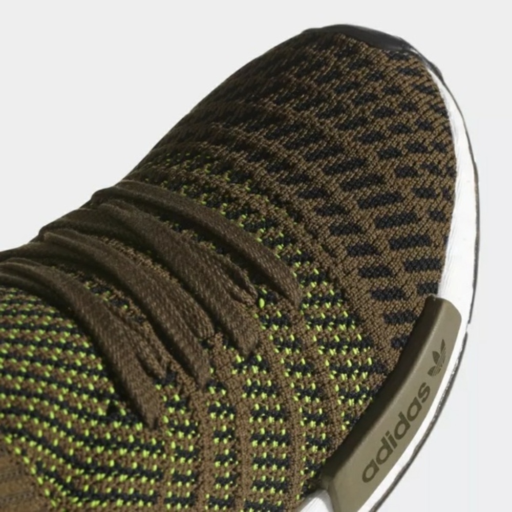 Adidas NMD_R1 STLT PRIMEKNIT NWT CQ2389 - Picture 3 of 6